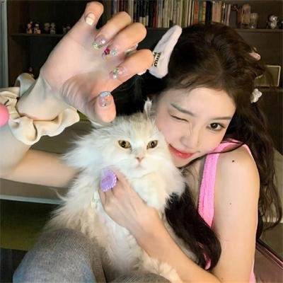 街上流行红裙子